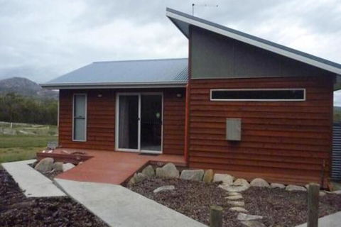 Yakkalla Holiday Cottage - Accommodation Main Beach 1