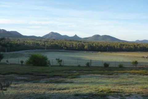 Yakkalla Holiday Cottage - Accommodation Main Beach 4