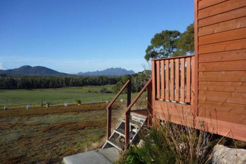Yakkalla Holiday Cottage - Accommodation Main Beach 2
