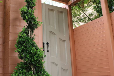 Maison De May Boutique Bed & Breakfast - Accommodation Main Beach 3