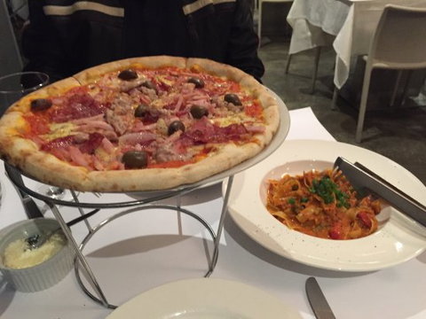 Cucina 105 - Accommodation Main Beach 0