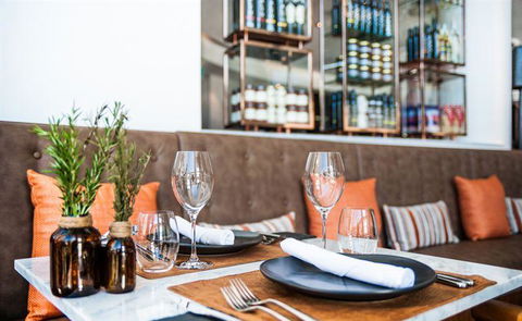 Q Dining - Accommodation Main Beach 6