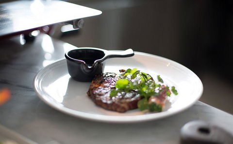 Q Dining - Accommodation Main Beach 7