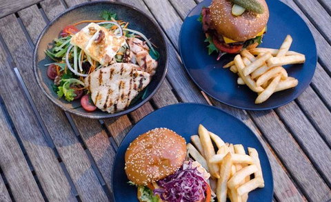 Sandbar - Accommodation Main Beach 10