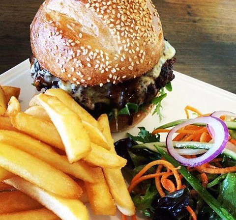 Sandbar - Accommodation Main Beach 17