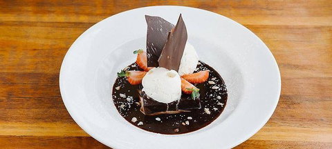 Sandbar - Accommodation Main Beach 2