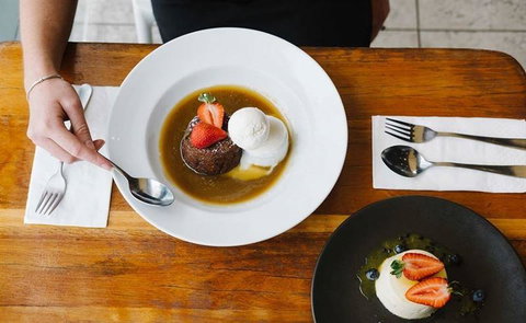 Sandbar - Accommodation Main Beach 5