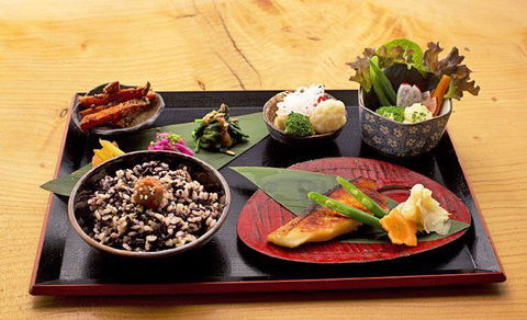 Wabi Sabi Salon - Accommodation Main Beach 5