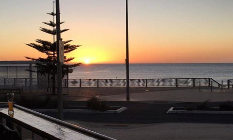 NINE 50 Restaurant & Bar - Accommodation Main Beach 4