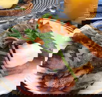 Benny  Me - Accommodation Main Beach