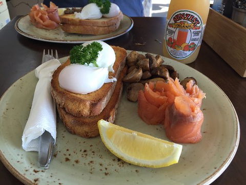 O'Heas Bakery & Deli - Accommodation Main Beach 0