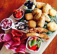 Off The Boat Pizzeria - Accommodation Main Beach