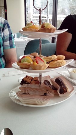 Richards Restaurant - Accommodation Main Beach 0