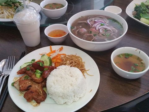 Quang Vinh Restaurant - Accommodation Main Beach 0