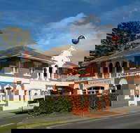 Pakenham Hotel - Accommodation Main Beach