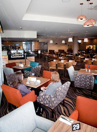 Cobram Hotel - Accommodation Main Beach 0
