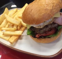 Drouin PizzaBurger Lounge - Accommodation Main Beach
