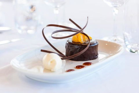 Radius Restaurant - Accommodation Main Beach 0