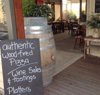 Whispering hills vineyard - Accommodation Main Beach