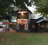Red Gum Bar and Bistro - Accommodation Main Beach