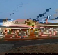 Watchem Hotel - Accommodation Main Beach