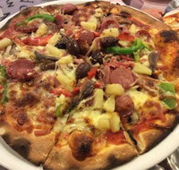 Lizas Woodfired Pizza - Accommodation Main Beach