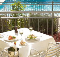 REBELLION BAR AND GRILL RESTAURANT - Accommodation Main Beach