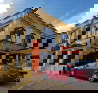 Grill And Bare Cafe Restaurant - Accommodation Main Beach