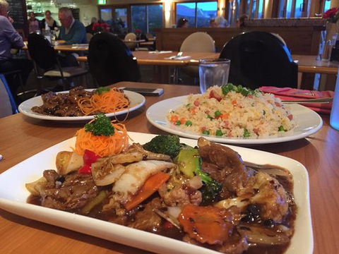 Dragon Lake Restaurant - Accommodation Main Beach 0
