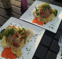 Pelican's Wharf Family Restaurant - Accommodation Main Beach