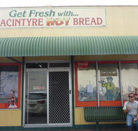 MacIntyre Hot Bread Shop - Accommodation Main Beach