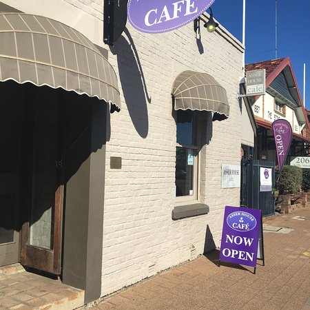 Asser House Cafe - Accommodation Main Beach 0