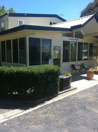 Poplar Caravan Park & Harry's Snack Shack - Accommodation Main Beach 0