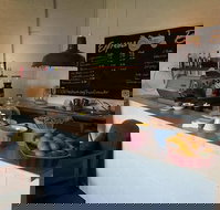 Tractor Espresso Bar - Accommodation Main Beach