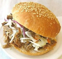 Chews On Hughes - Accommodation Main Beach