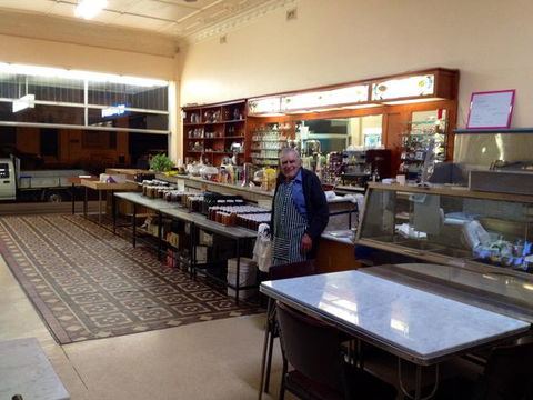 Canberra Cafe - Accommodation Main Beach 0