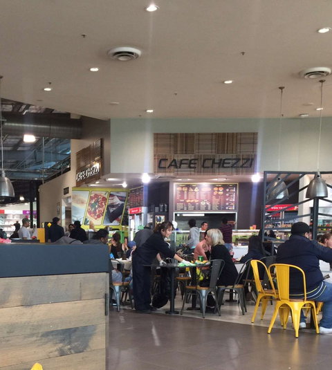 Cafe Chezzi - Accommodation Main Beach 0