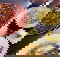 China Plate  Kingston - Accommodation Main Beach