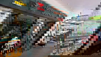 Cairns Restaurants and Takeaway Accommodation Main Beach Accommodation Main Beach