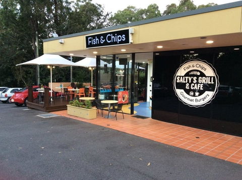 Salty's Grill & Cafe - Accommodation Main Beach 0