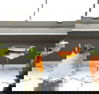 Vernon's Bar - Accommodation Main Beach