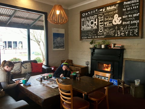 Blackbird Cafe - Accommodation Main Beach 1