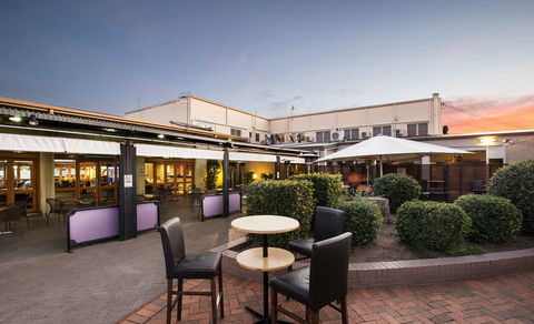 Duo & Co - Accommodation Main Beach 0