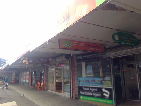 V & B Coffee And Bakery Take Away - Accommodation Main Beach 0