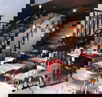 Deja Vu - Accommodation Main Beach