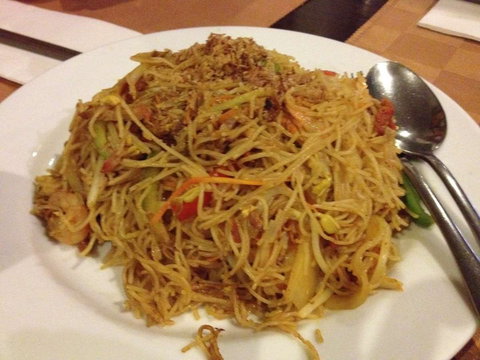 High Tea Inn - Accommodation Main Beach 0