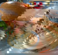 Newnham Hotel Restaurant - Accommodation Main Beach