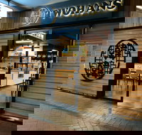 Two Hans - Accommodation Main Beach