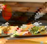 Cenzo's Cafe and Bar - Accommodation Main Beach