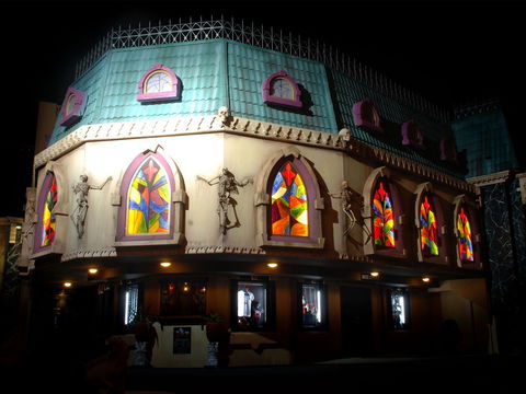 Dracula's Cabaret - Accommodation Main Beach 1